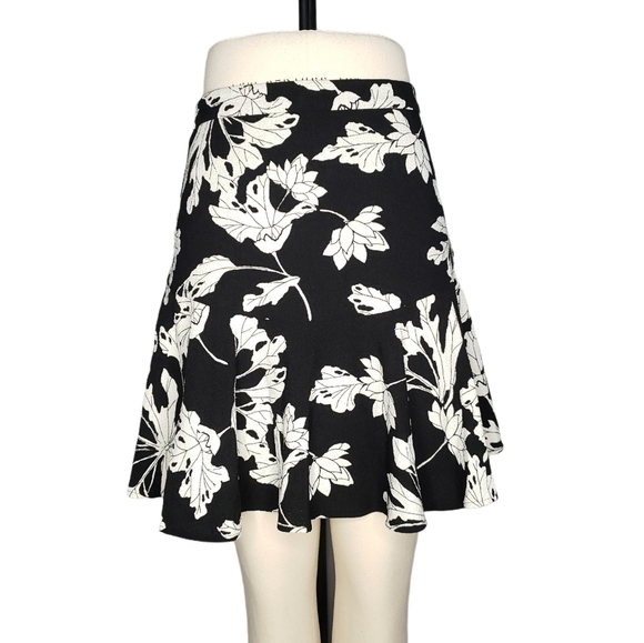 Banana Republic Floral Black White Above Knee Mini Skirt A Line Size 8 - Picture 2 of 3